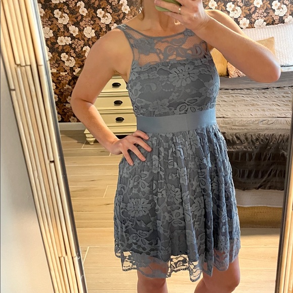 BB Dakota Dresses & Skirts - BB Dakota Gray Lace Dress